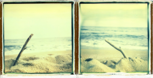 Sur le sable barcelone 2013 -  Vendu
Diptyque composé de deux polaroid originaux de François Rastoll signé au dos
couleur
Référence  : projet109
